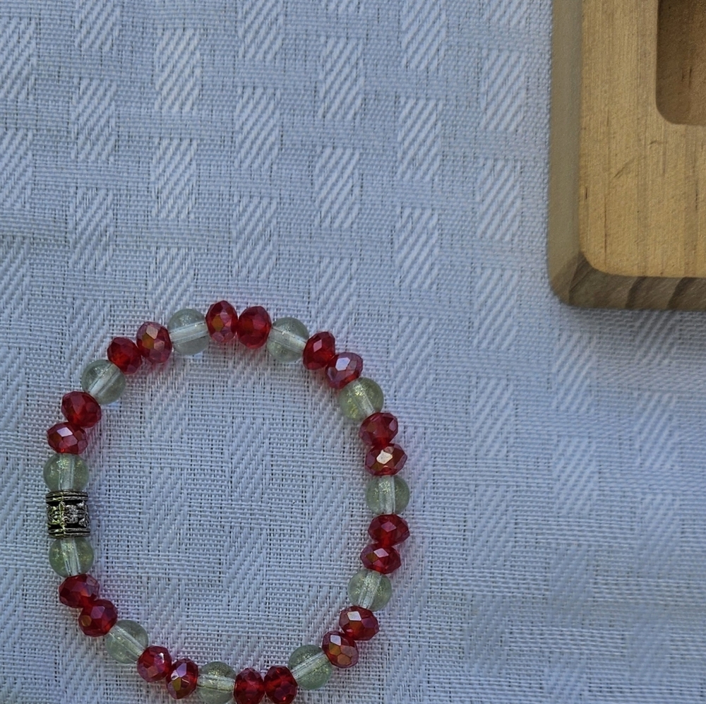 Jelly's Jewelry and Boutique Red and Sparkly Green Beaded Bracelet